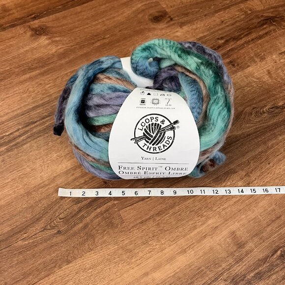 Loops and Threads Free Spirit Ombre Wool Blend Arm Knitting Super Chunky Yarn - Picture 4 of 8
